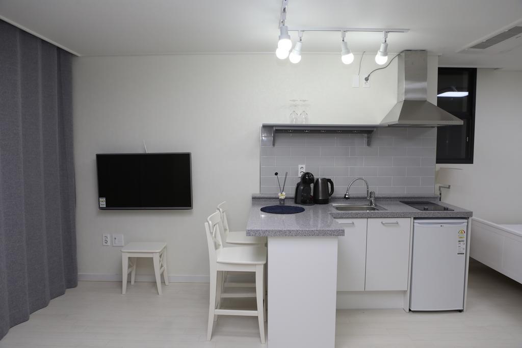 Plumeria Pension Чеджудо Экстерьер фото